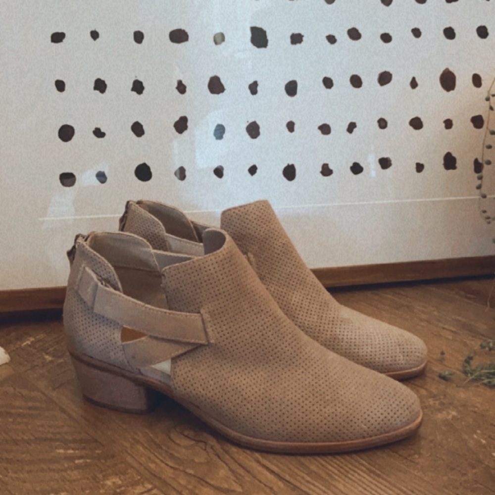 Dolce vita tan booties